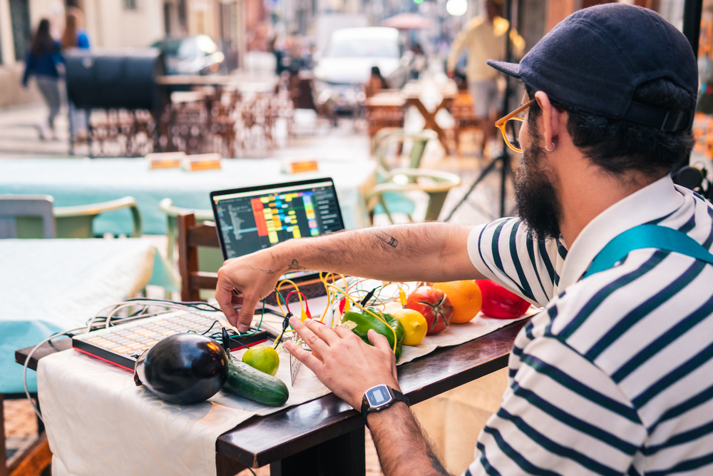 Bombarda - Pop Up do Futuro (Minus)