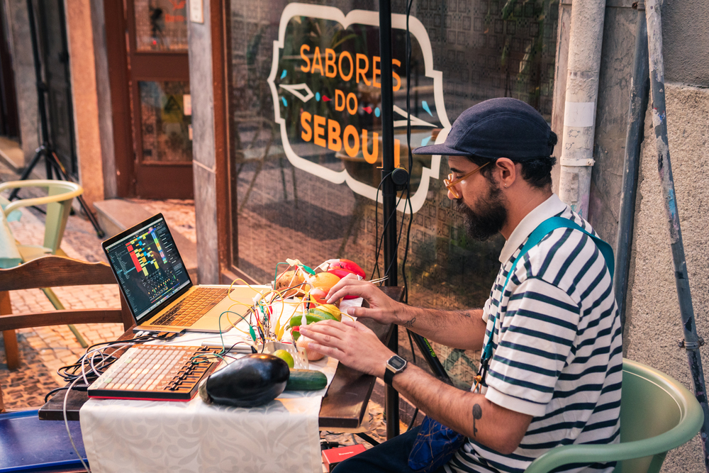 Bombarda - Pop Up do Futuro (Minus)