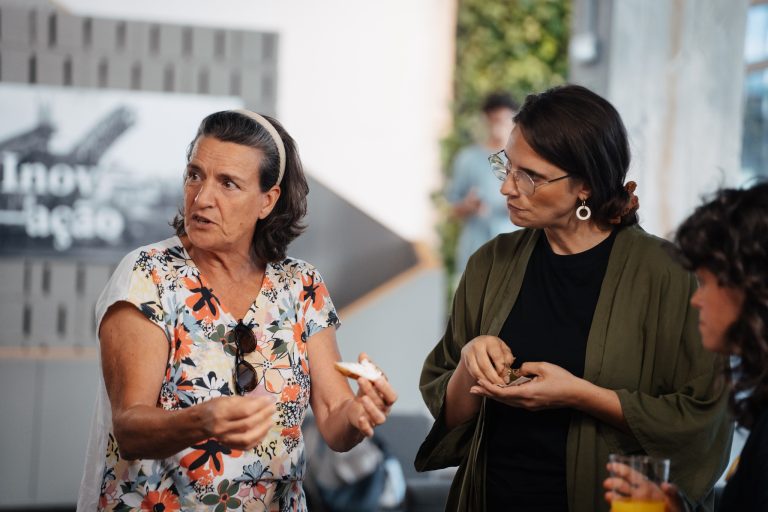 Conversa entre participantes no encerramento do Bombarda CircuLAB
